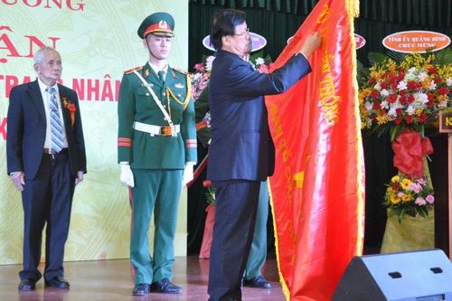 Ban Tổ chức Khu ủy Khu 5 đón nhận danh hiệu Anh hùng Lực lượng vũ trang nhân dân