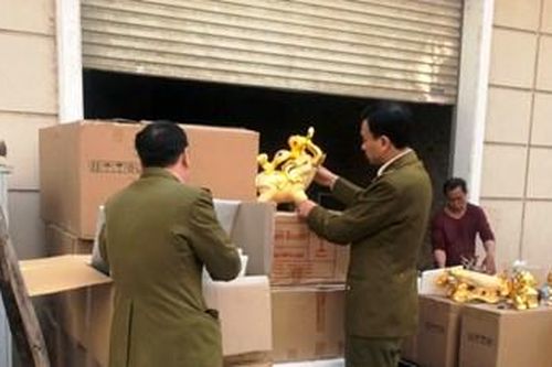 Bắt giữ vụ sang chiết, làm giả rượu ngoại lớn tại Hà Nội