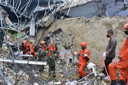Thủ tướng Nguyễn Xuân Phúc gửi điện chia buồn tới Tổng thống Indonesia