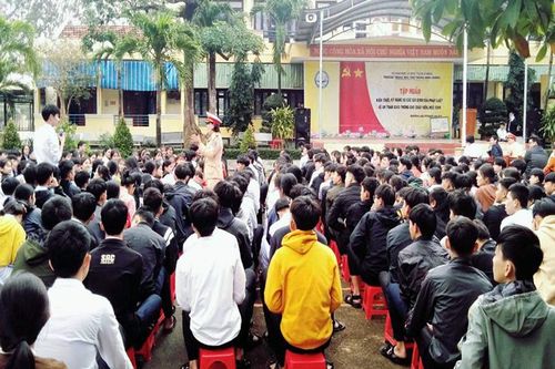 Tập huấn kiến thức về an toàn giao thông cho cán bộ, giáo viên, học sinh