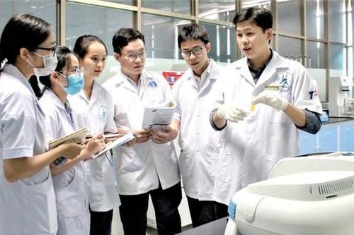 Có nên thưởng tiền cho giảng viên nghiên cứu khoa học?