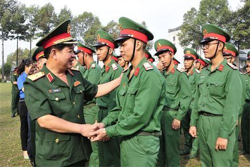 Tiễn quân nhân hoàn thành nghĩa vụ trở về địa phương