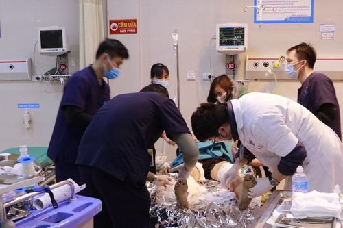 Người phụ nữ 52 tuổi bị chó pitbull cắn, vết thương chằng chịt cơ thể