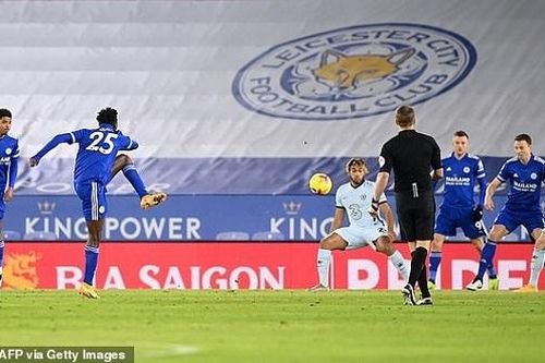 Leicester City vươn lên vị trí số 1