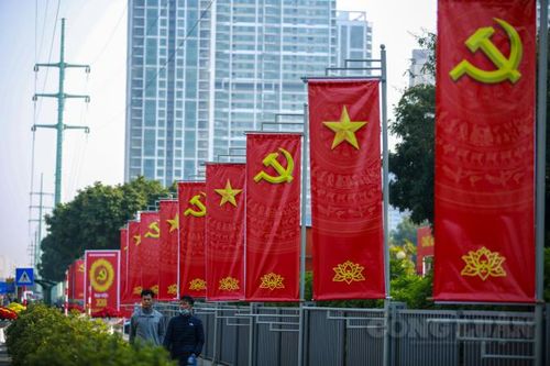 Hà Nội: Đường phố rực rỡ cờ hoa chào mừng Đại hội đại biểu toàn quốc lần thứ XIII của Đảng