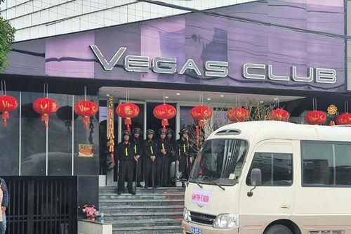 Khám xét quán bar Vegas Club vì 'dính' đường dây cá độ bóng đá