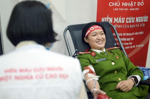 Tuổi trẻ Công an Thủ đô sẻ chia giọt máu tiếp sức Chủ nhật Đỏ 2021
