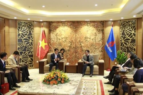 Chủ tịch HĐTV Petrovietnam Hoàng Quốc Vượng làm việc cùng lãnh đạo Doosan Vina