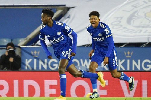 Đánh bại Chelsea 2 - 0, Leicester lên đỉnh Ngoại hạng Anh