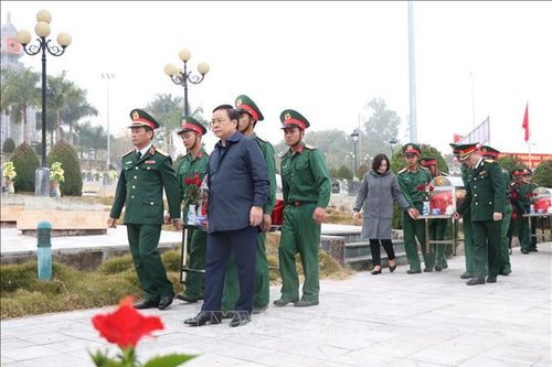 Truy điệu và an táng hài cốt liệt sĩ quân tình nguyện Việt Nam hy sinh tại Lào