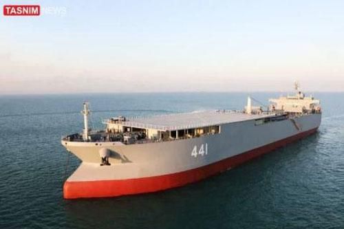 Tàu sân bay trực thăng Iran 'đánh chìm' chiến hạm ngàn tấn