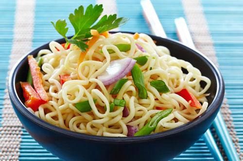 Cảnh báo 11 nguy cơ sức khỏe đến từ mì ăn liền