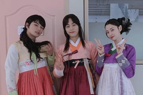 Phim 'Secret Royal Inspector' của Kim Myung Soo và Nara vượt mốc rating 10%
