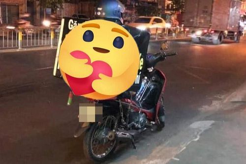 Tài xế gắn chiếc hộp lạ sau xe, dòng chữ in bên trên khiến nhiều người ấm lòng
