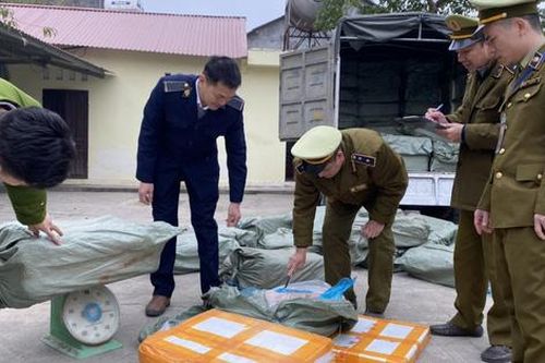 Chặn đứng 2 tấn nầm lợn hôi thối đang trên đường đưa đi tiêu thụ