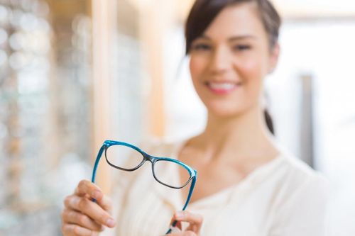 Dấu hiệu cho thấy kính cận không phù hợp, cần thay đổi ngay!