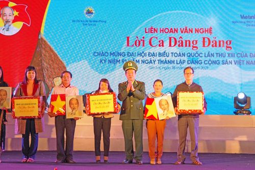 'Lời ca dâng Đảng'