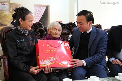 Thành ủy: Thăm chúc Tết Mẹ Việt Nam Anh hùng và các đơn vị