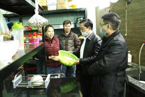 Tăng cường kiểm tra an toàn thực phẩm trong dịp Tết Nguyên đán