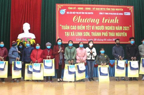 Hội Liên hiệp Phụ nữ tỉnh: Tặng quà Tết cho hộ nghèo