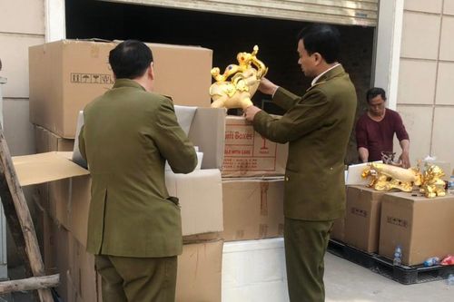 Liên ngành bắt giữ vụ sang chiết rượu cực 'khủng' trên địa bàn Hà Nội