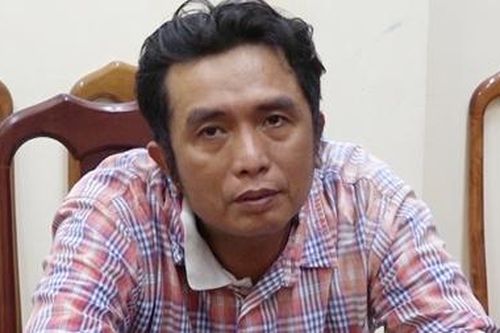 Chặn đường, ép người vào quán cà phê để đòi nợ