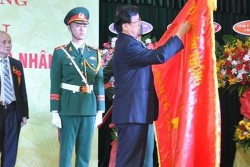 Ban Tổ chức Khu ủy Khu 5 đón nhận danh hiệu Anh hùng Lực lượng vũ trang nhân dân