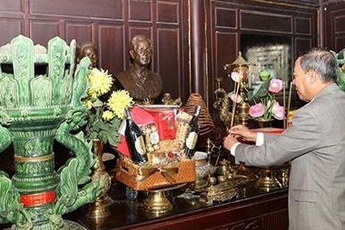 Lãnh đạo Bộ Công an chúc Tết nguyên lãnh đạo Bộ và gia đình cố lãnh đạo Bộ Công an