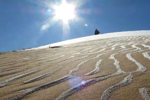 Ngắm tuyết rơi tại sa mạc Sahara