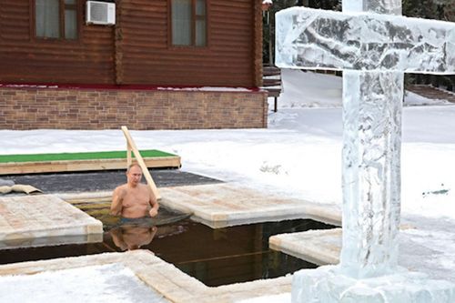 Tổng thống Putin ngâm mình dưới nước lạnh âm độ C