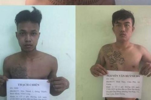 Bực tức vì đăng kí bài hát phải chờ lâu, nhóm thanh niên chém luôn chủ quán