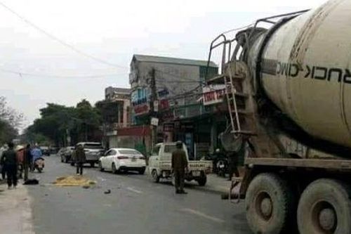 Va chạm với xe chở bê tông, bé lớp 3 tử vong trên đường đi học
