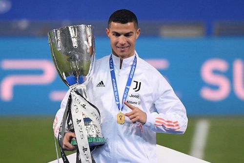 Ronaldo xô đổ kỷ lục ghi bàn qua mọi thời đại