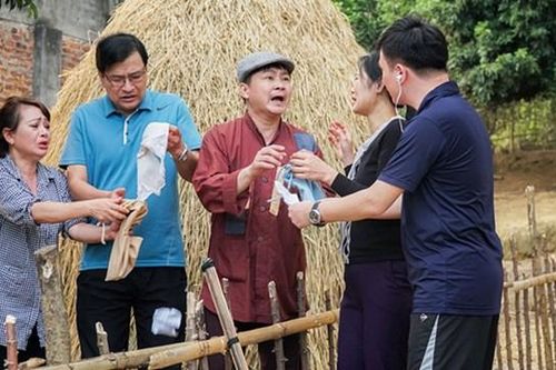 Hồi hộp chờ phim