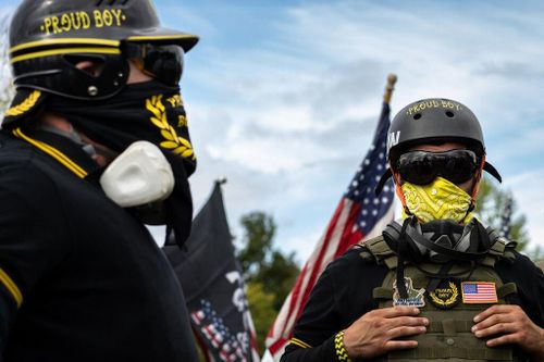 Nhóm ủng hộ Proud Boys quay lưng với ông Trump