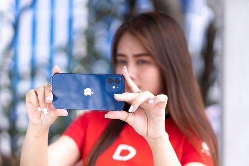 iPhone 12 giảm 5 triệu, XS Max còn 12,99 triệu dịp cận Tết