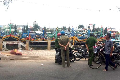 Phát hiện thi thể đàn ông dưới sông với vết thương ở đầu
