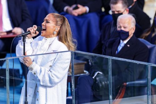 Chiếc ghim cài áo của Lady Gaga và chuyện về lễ nhậm chức tổng thống