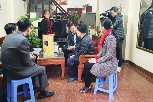 Quận Tây Hồ chi hơn 1,9 tỷ đồng tặng quà gia đình chính sách, người có công