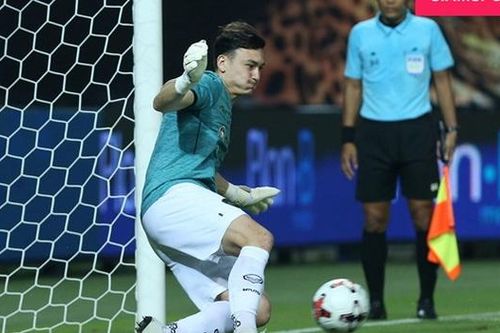 Vì sao Văn Lâm chưa thể đến Cerezo Osaka?