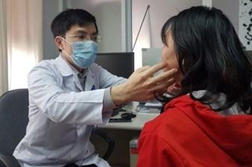 Gặp biến chứng vì tiêm filler 'tai Phật' cầu tài lộc