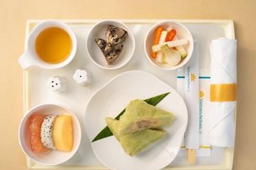 Vietnam Airlines mang hương vị Tết cổ truyền lên những chuyến bay