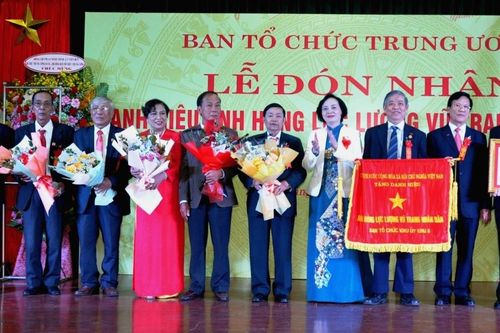 Ban Tổ chức Khu ủy Khu V đón nhận danh hiệu ' Anh hùng lực lượng vũ trang nhân dân'