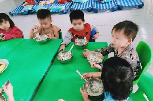 Quảng Ngãi: Phụ huynh 'tố' nhà trường 'xén' khẩu phần ăn của trẻ