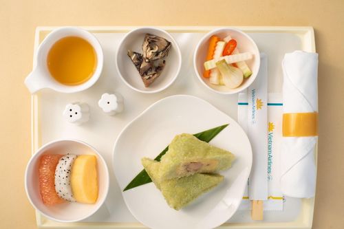 Hãng hàng không quốc gia đưa các món ăn cổ truyền ngày tết lên máy bay
