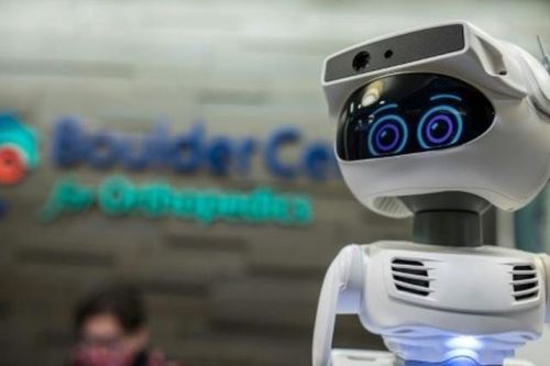 CES 2021: Robot trở thành 'người hùng' thời Covid-19