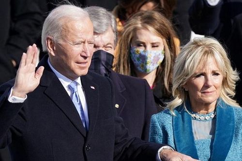 Hình ảnh ông Joe Biden tuyên thệ nhậm chức tổng thống thứ 46 của Hoa Kỳ