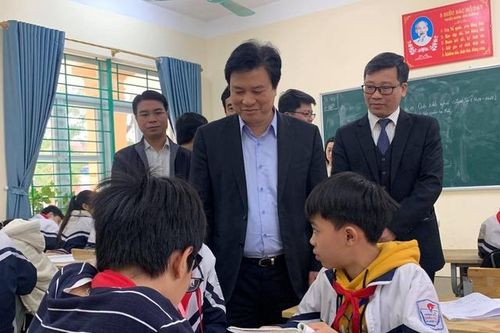 Thứ trưởng Nguyễn Hữu Độ kiểm tra triển khai nhiệm vụ GD phổ thông tại Hà Nam