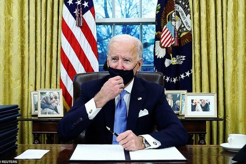 Phòng Bầu dục được bài trí lại để chào đón ông Joe Biden