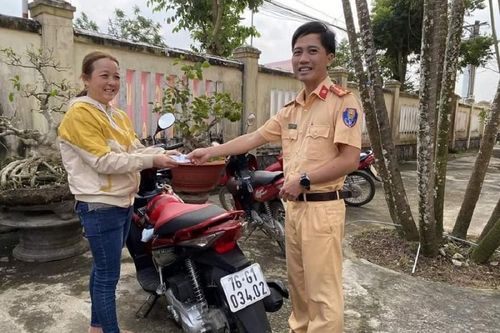 Bất ngờ nhận lại xe máy sau 7 năm bị mất cắp
